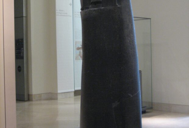 The actual stele bearing Hammurabi’s laws, displayed in the Louvre (Sb 8). The carved scene stands above the cuneiform text.