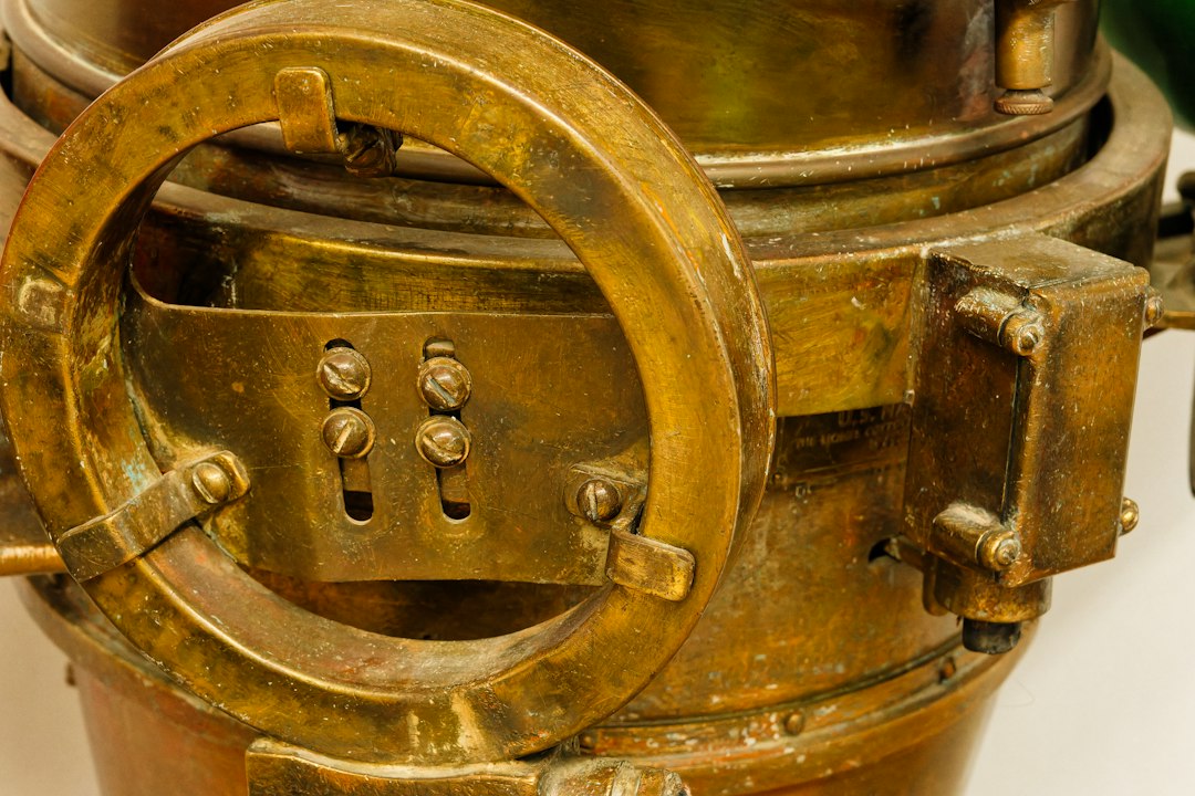 Historic maritime timekeeping and longitude instrument — image 2