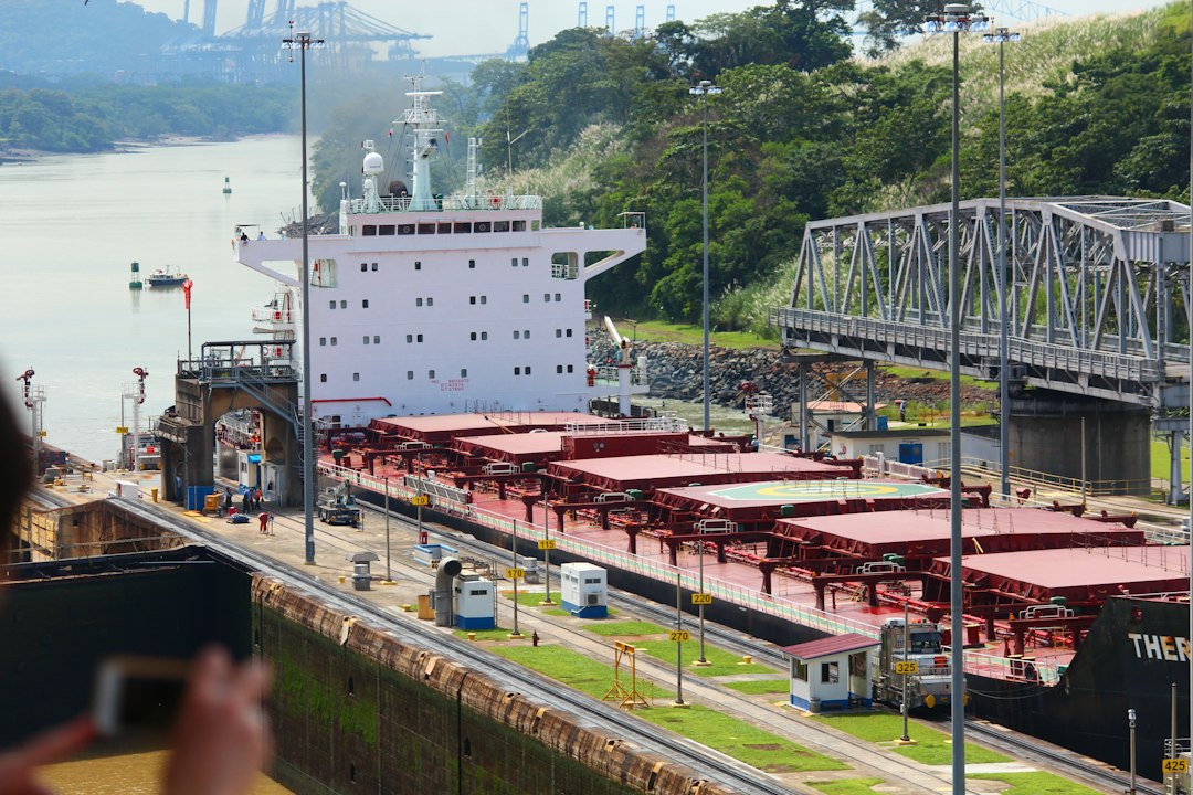 Modern ship transit through the Panama Canal — image 3